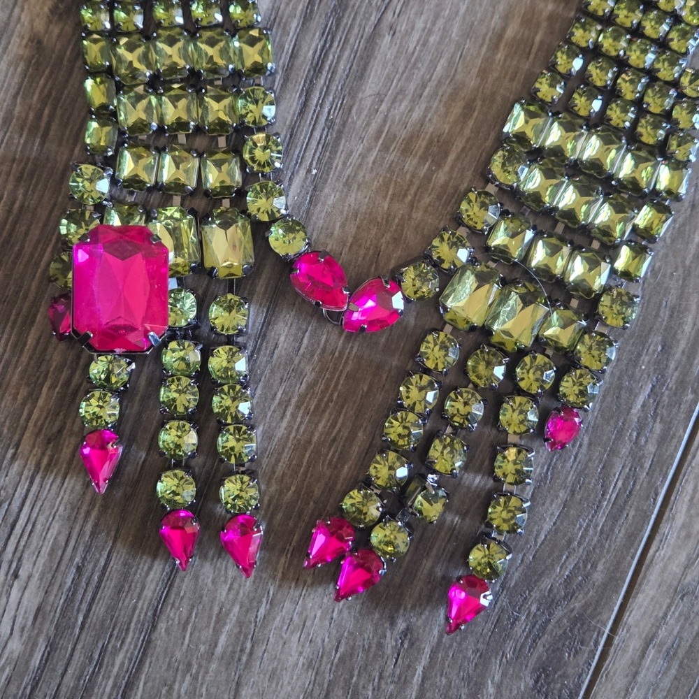Betsey Johnson Green Crystal Witch Hands Necklace Silver Plated NEW Halloween - Picture 6 of 7
